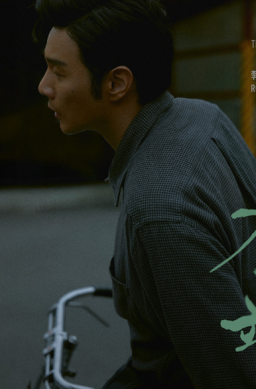李荣浩新歌《另一端》上线，回归年少的自己叙述亲情的可贵